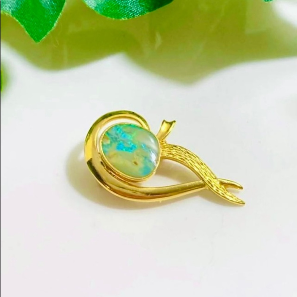 Dainty Opal Doublet 24k/925 Brooch